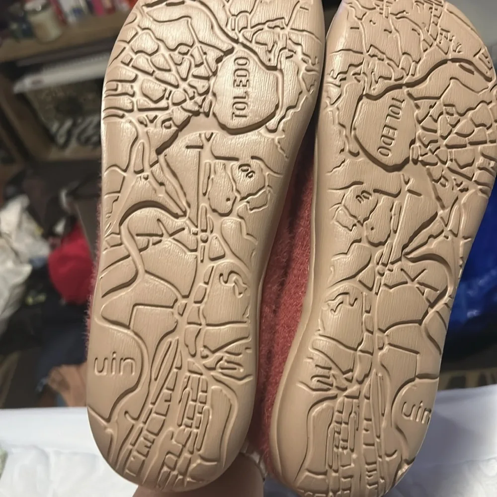 UIN Women's Flats in Maroon - Picture 4 of 4